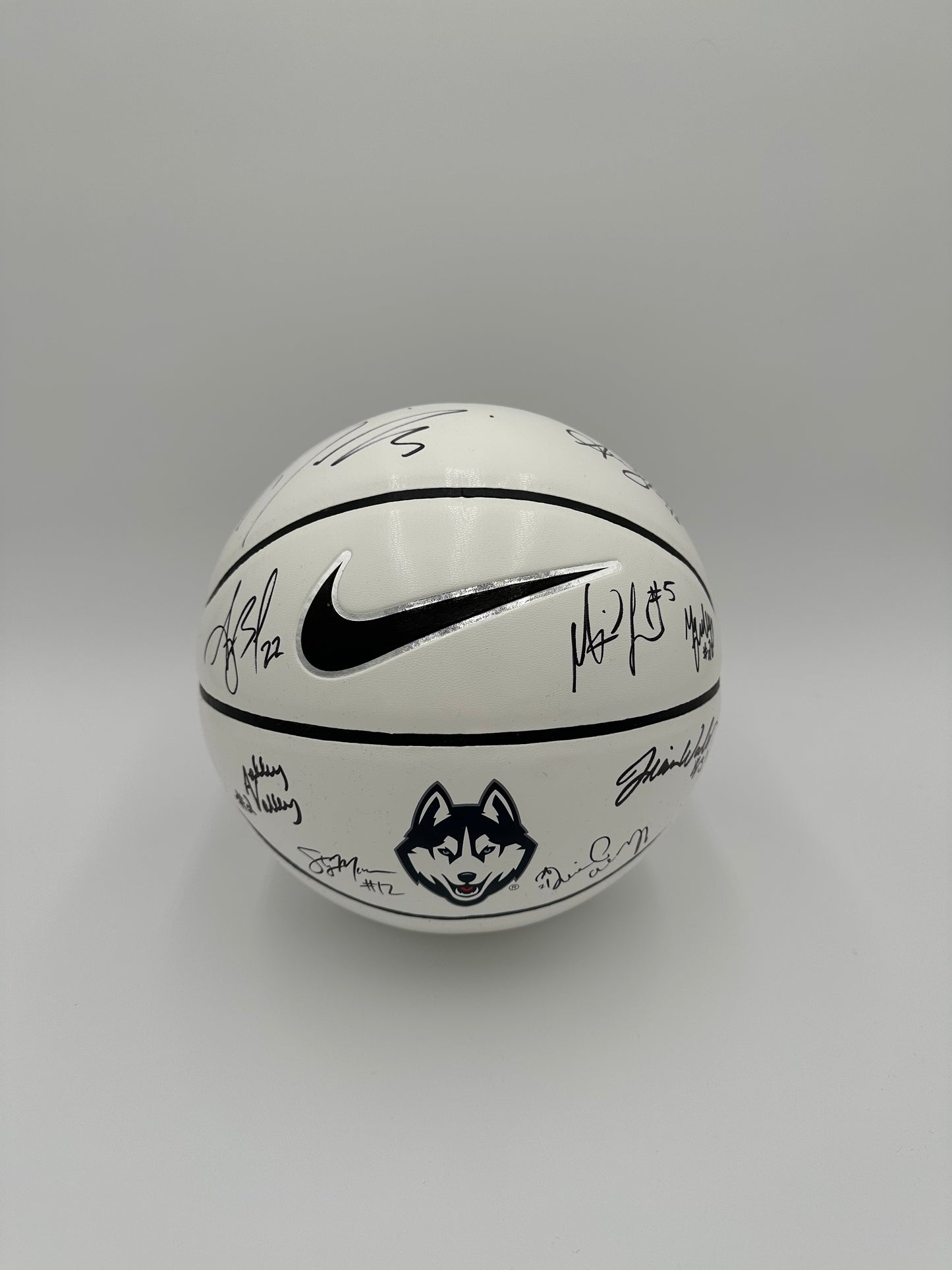 2003-2004 UConn WBB National Champions Team Autographed Basketball