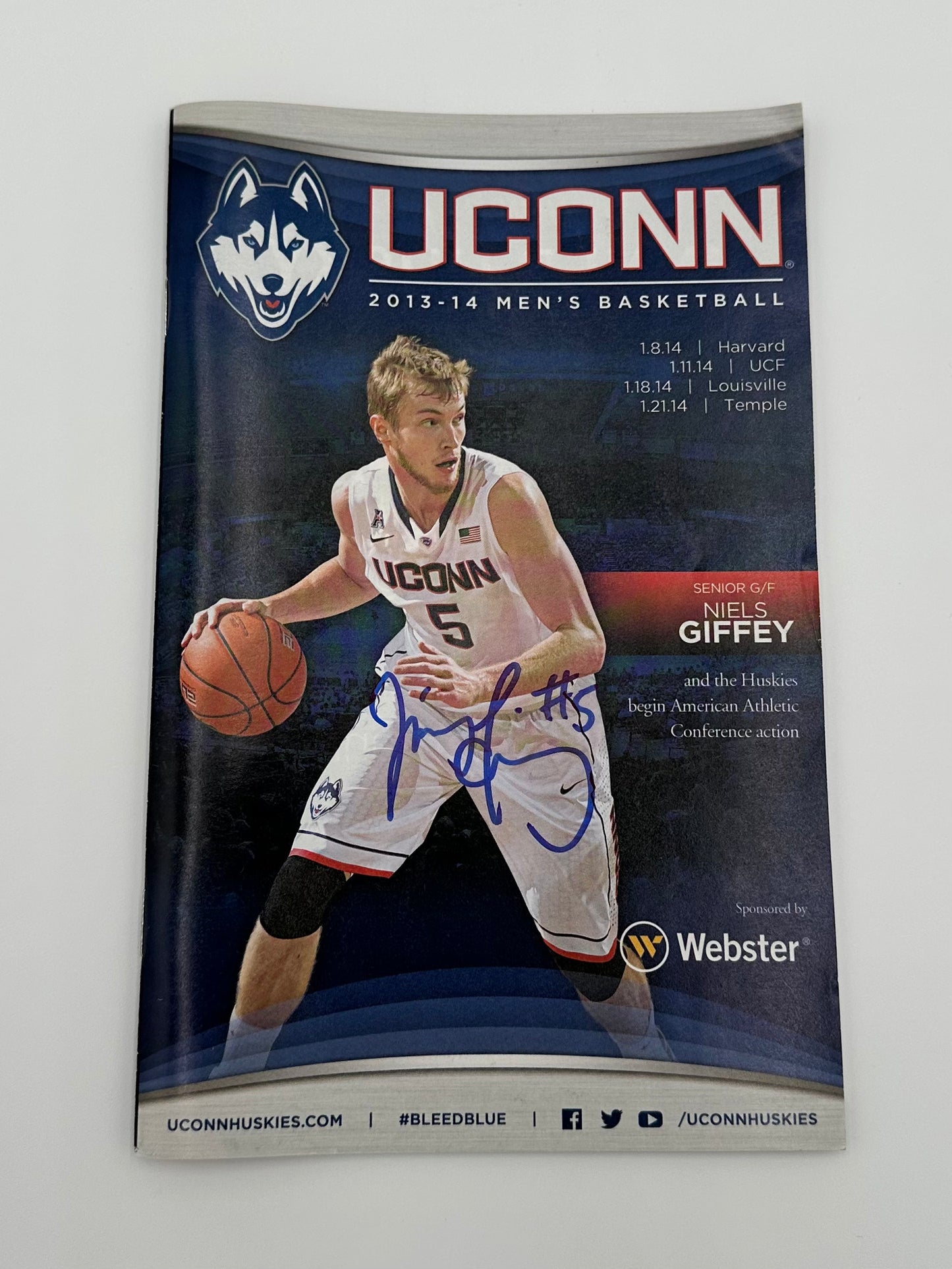 Niels Giffey Signed 2013-14 UCONN Basketball Playbook Program